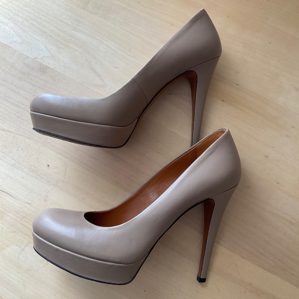 NWT Gucci Leather Pumps Size 37